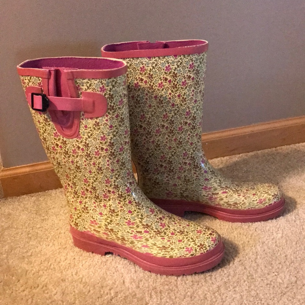 Rain boots floral size 8